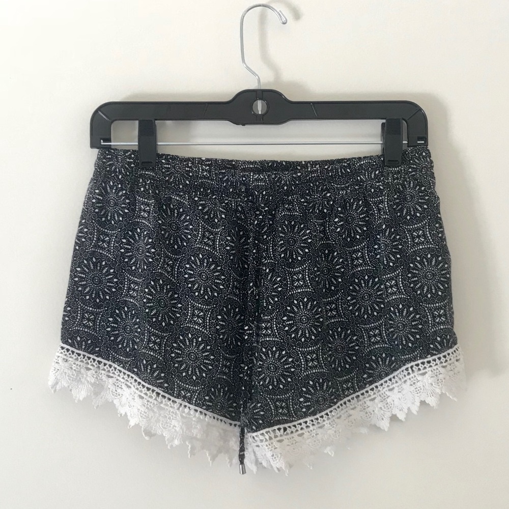 Patterned lace-trimmed shorts